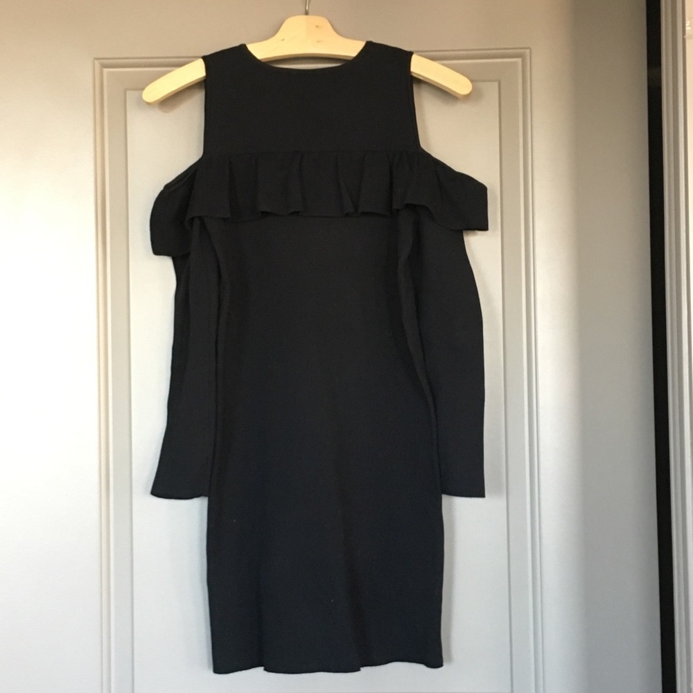 Cold-shoulder ruffled LBT!